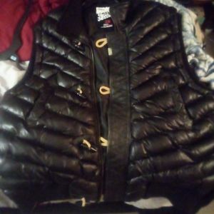 Omavi clothing company/ denem jenz